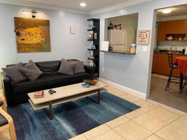 Modern 2/1 Apt Near Midtown And Beaches Miami Luaran gambar